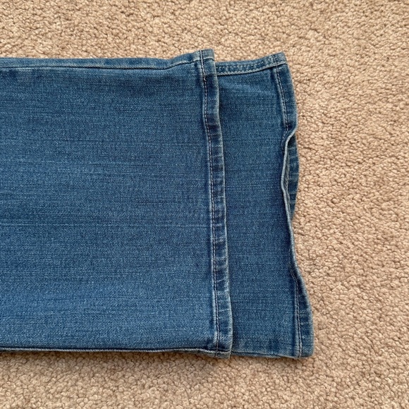 7 For All Mankind 'A' Pocket Bootcut Mid Rise Short Inseam 31" Jeans Size 32 - Picture 8 of 8